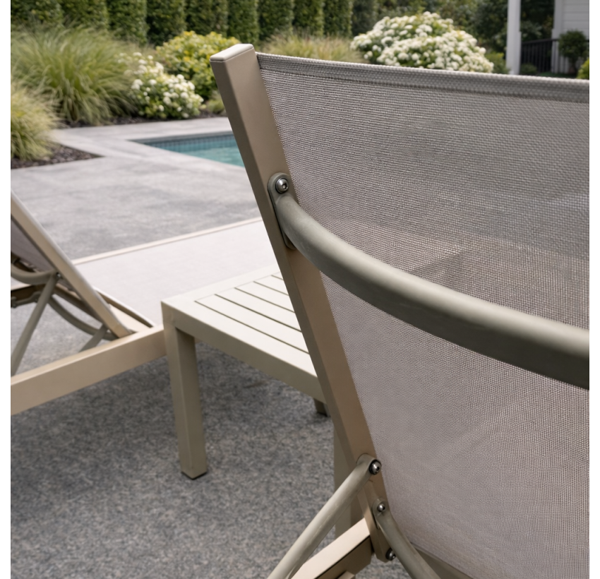 Комплект 2 шезлонга Siesta Tropic + Стол Siesta Ocean Side Table - Taupe